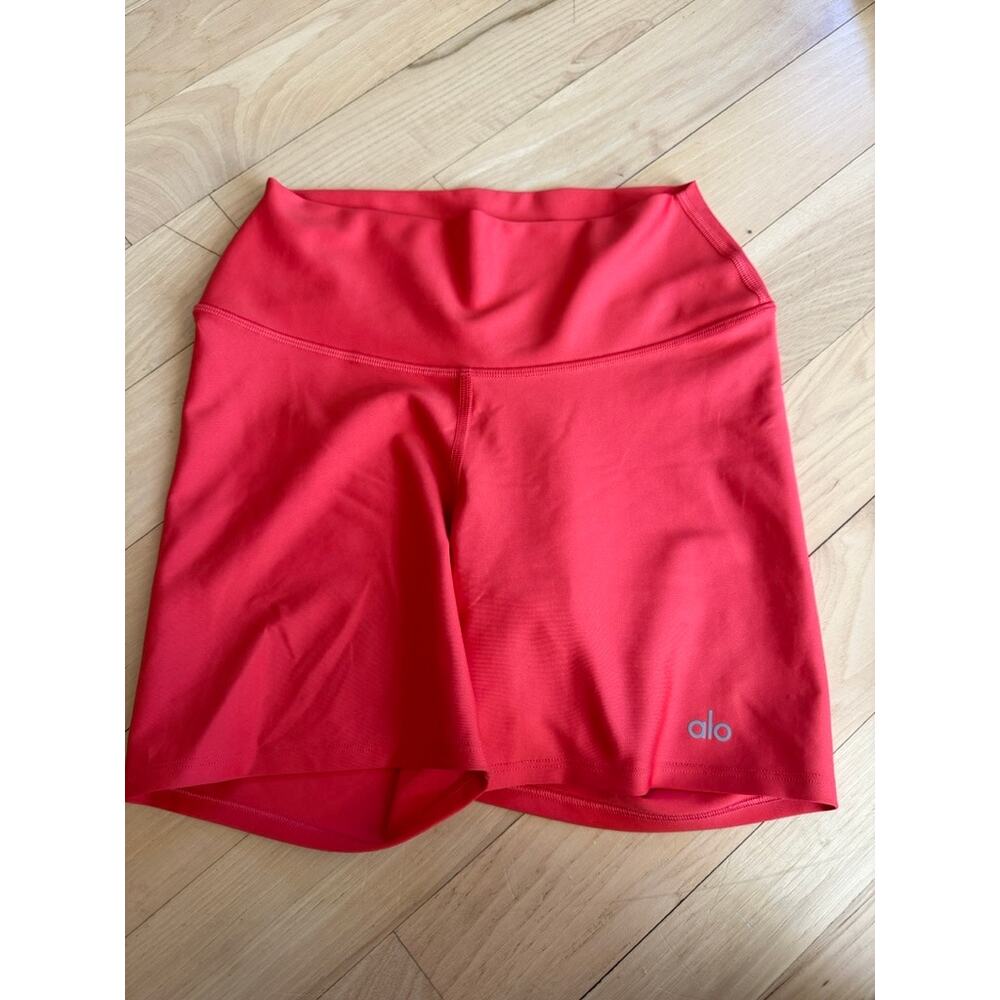 alo yoga bright biker shorts